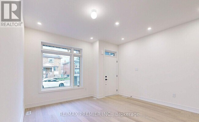 Photo - 208 McRoberts Ave