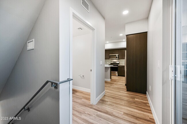 Photo - 1023 W 5th St Unidad 1024