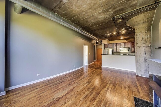 Photo - 1071 W 15th St Unit 352