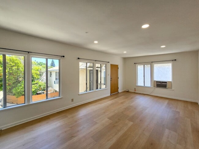 Photo - 1517 E Maple St Unidad B
