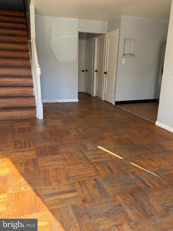 Building Photo - 557 Wiltshire Rd