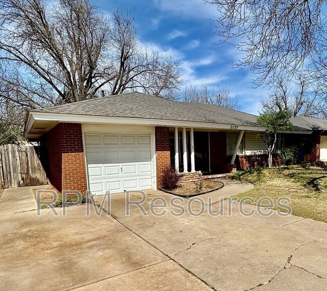 Photo - 2137 Barclay Rd