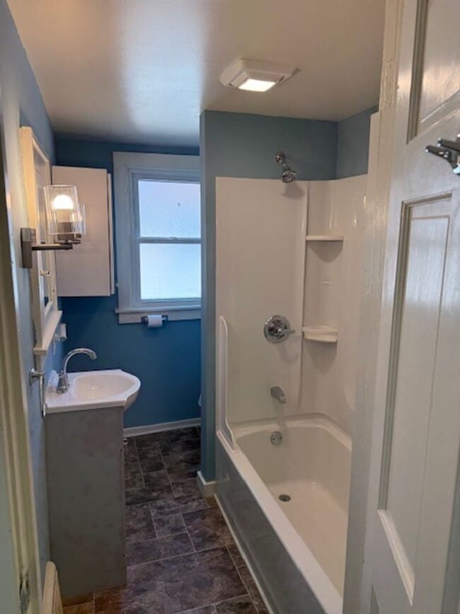 Photo - 108 Burton St SW Unidad 3