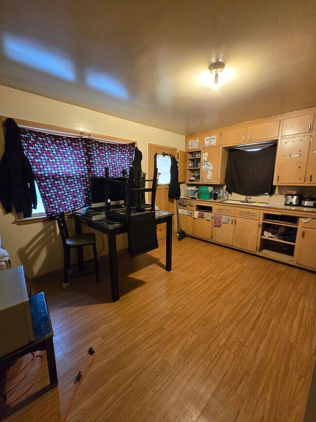 Building Photo - 4604 N 54th St Unit 4604 N 54th St (upper) Rental