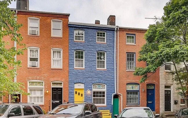 Building Photo - Charming 3 Bedroom/2.5 Bathroom Townhome in Beautiful Upper Fells Point!