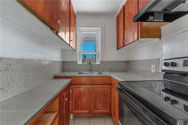 Building Photo - 1070 Main St Unit 2