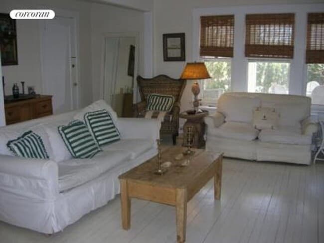 Photo - 101 Pantigo Rd