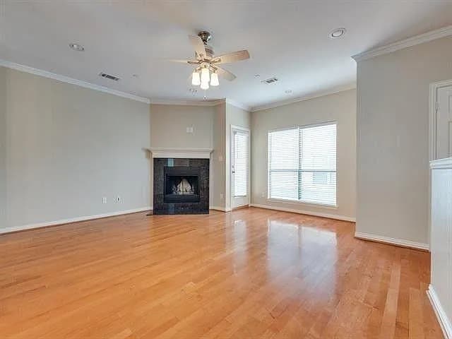 Photo - 2407 Stutz Dr Unidad B2