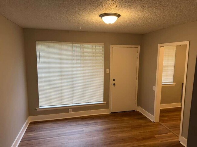 Photo - 1010 University St