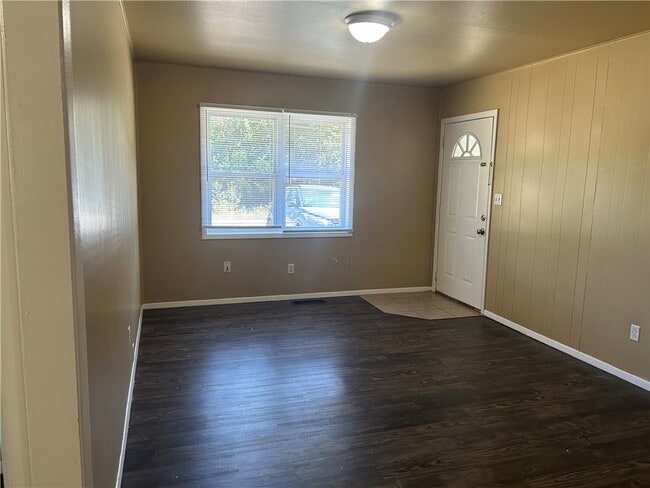 8825 Country Club Dr