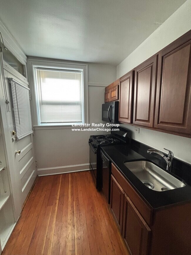 Photo - 1924 W Morse Ave Unit 3N