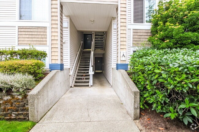 Building Photo - 25235 SE Klahanie Blvd Unit Apt A204