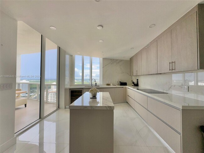 Photo - 15901 Collins Ave Unidad 2406