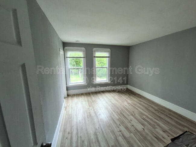 Photo - 2620 Emerson Ave N Unidad 2