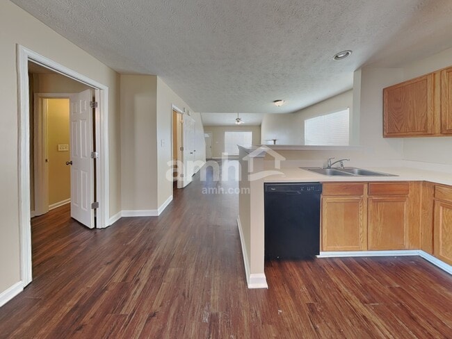 Photo - 705 St Charles Ave