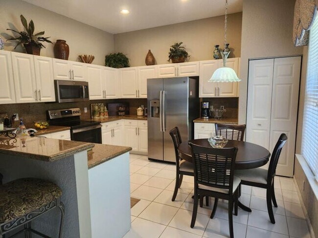 Photo - 7940 Rockford Rd