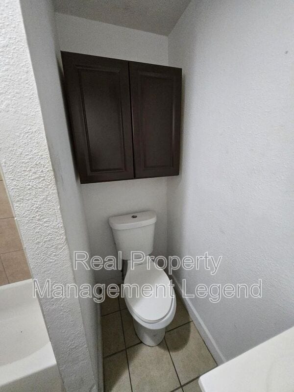 Photo - 933 Gillham Rd