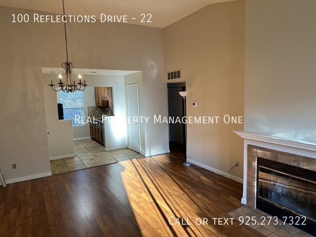 Photo - 100 Reflections Dr