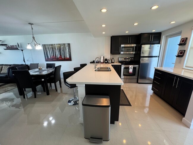 Building Photo - 201 N Ocean Blvd Unit Ph1