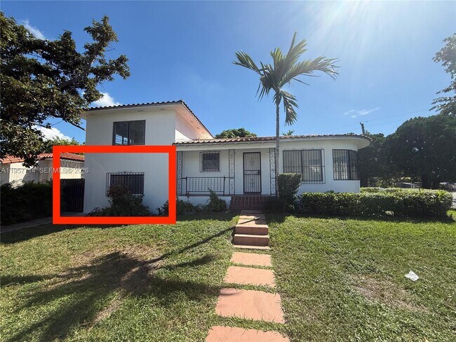 Building Photo - 525 SW 22nd Ave Unit B