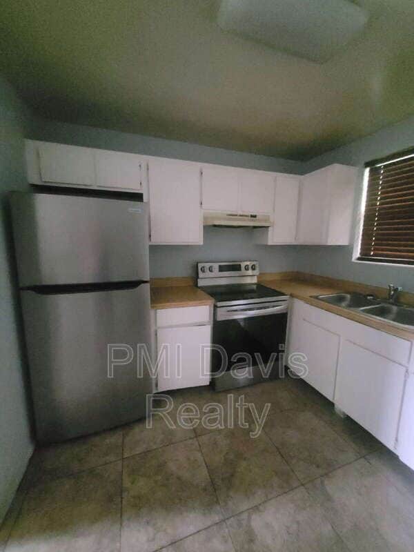 Photo - 2984 Myra St Unit 3