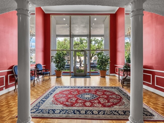 Building Photo - 2601 Bellefontaine Unit B317