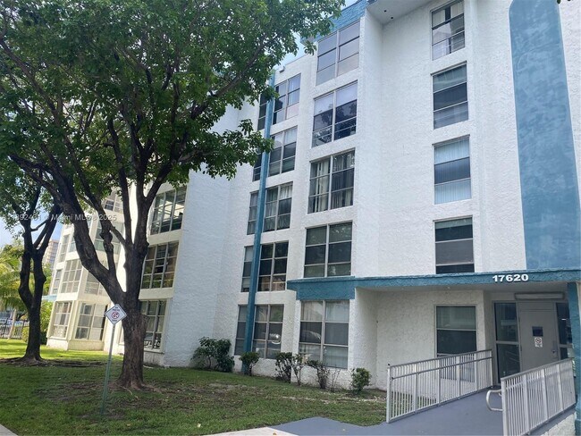 Photo - 17620 Atlantic Blvd Unidad 217