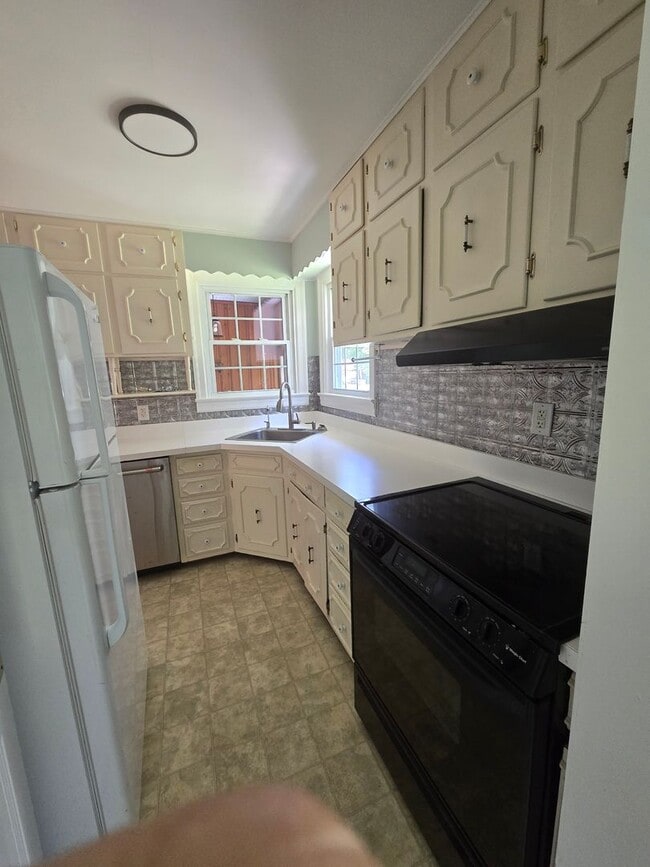 Photo - 8000 Curtis Rd