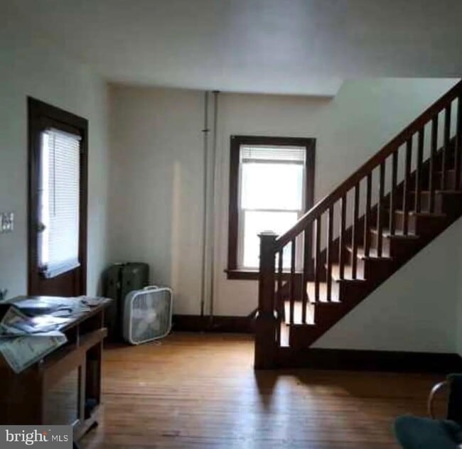 Photo - 303 Ellis St