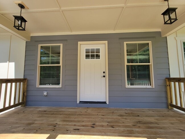 Photo - Build to Rent 4 Bdrm Lake Access - Luxury flooring -Stainless steel appliance - Covered Porch