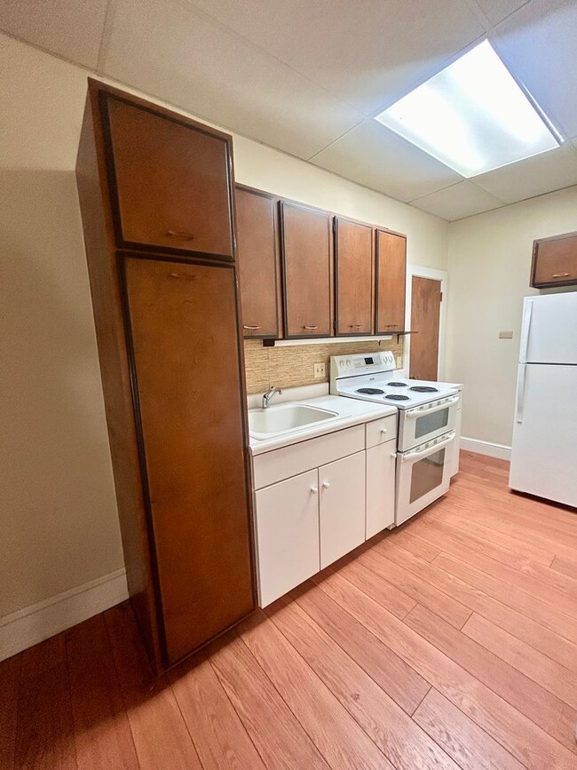 Building Photo - 711 E Orange St Unit Apt 2