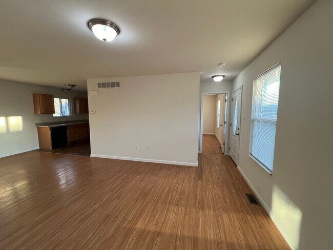 Photo - 3 Bedroom 2 bath 2 car garage house Unit 136 Horseshoe Valley Dr