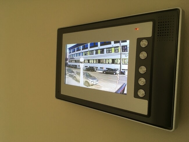 Photo - NY Style Townhome 3br/2ba in Gated Communi...