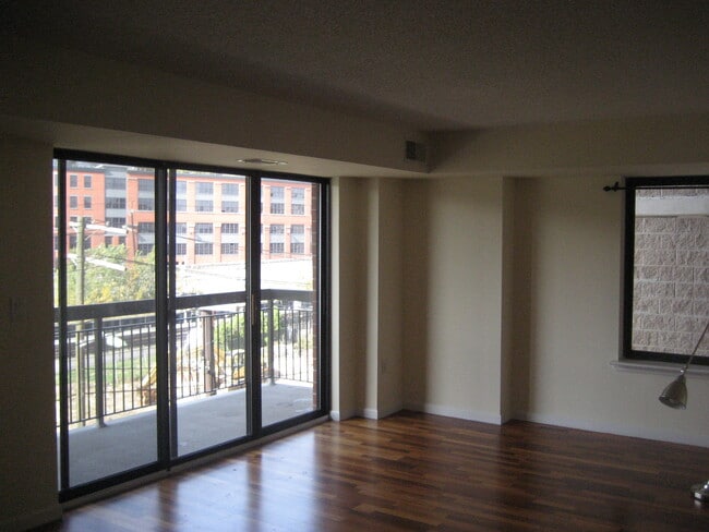 Building Photo - 700 1st St Unit 4Q Rental