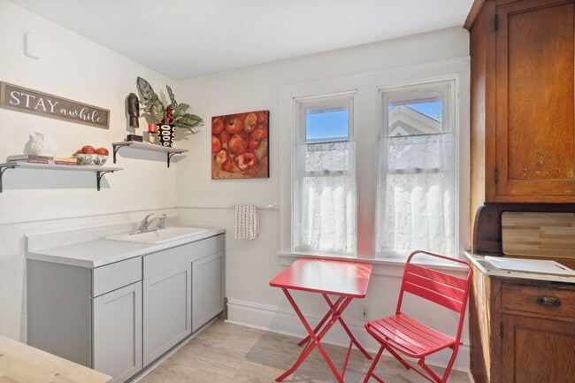 Photo - 915 24th Ave S