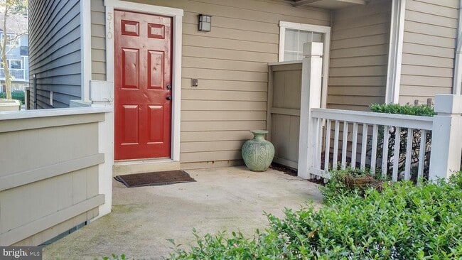 Building Photo - 5715 Chapman Mill Dr Unit 310