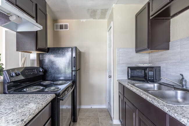 Photo - Schroeder Apartments