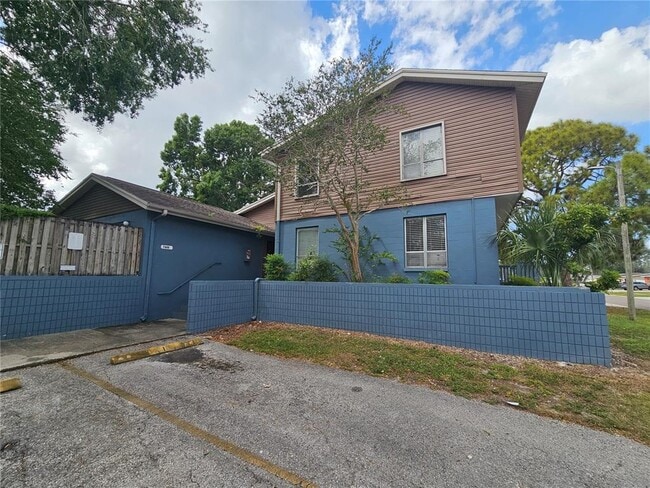 Building Photo - 7610 W Powhatan Ave Unit 2