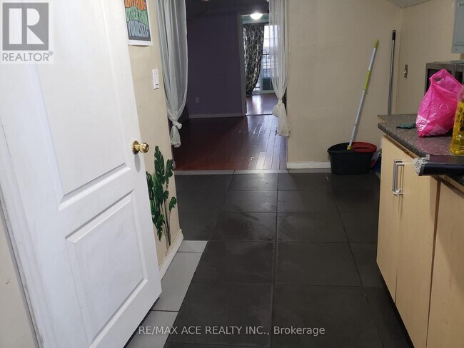 Photo - 7098 Goreway Dr