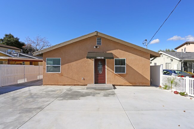 Photo - 10619 Rhodesia Ave