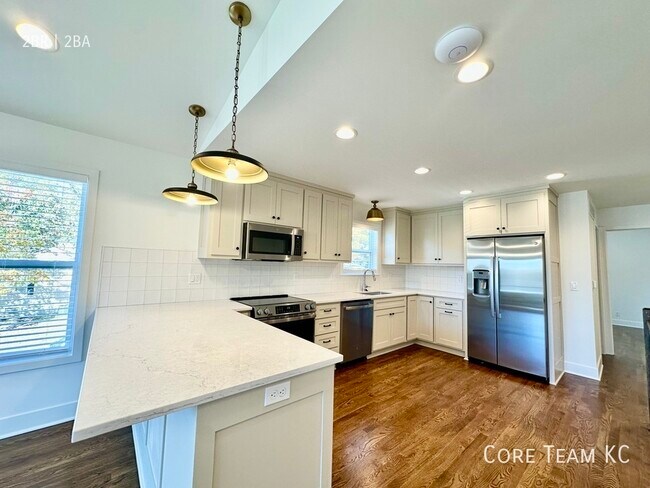 Photo - 7708 Main St