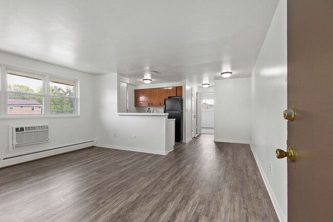 Photo - Swiss Village Apartments