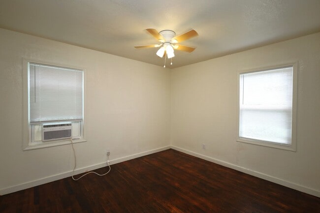 Photo - 1705 Clover Dr