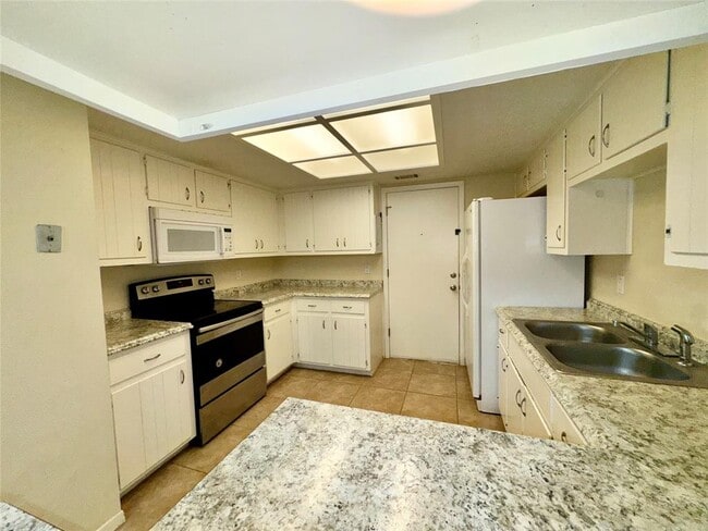 Photo - 223 Stowaway Cove