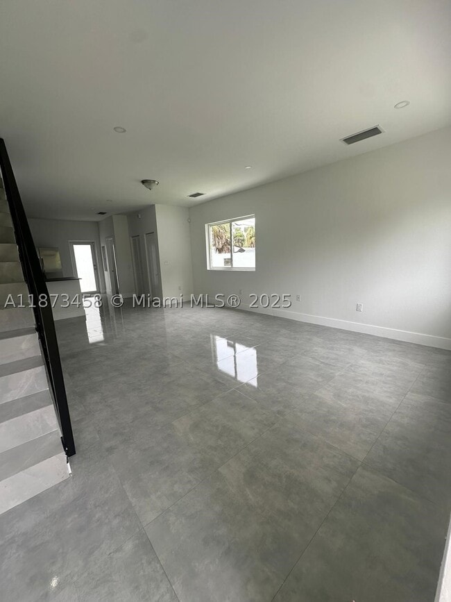 723 NW 19th St Unit B