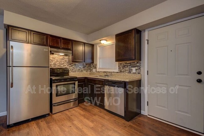 Building Photo - 930 S Campbell - P7