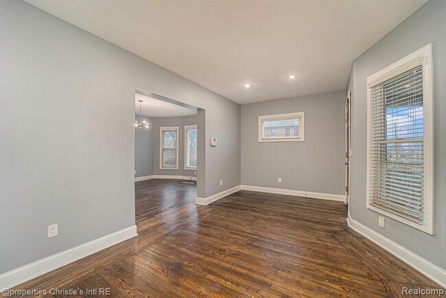 Photo - 597 Belmont St