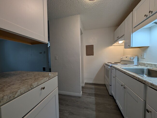 Photo - Updated 1-Bedroom, 1-Bath Apartment With On-site Laundry in Springfield!