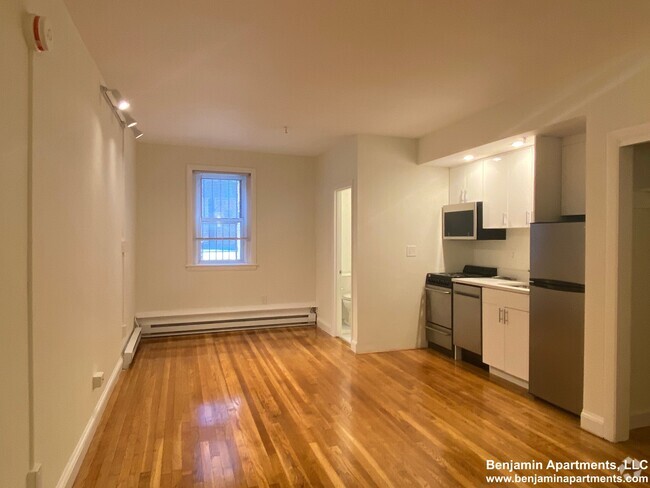 Building Photo - 519 Beacon St Unit 3 Rental
