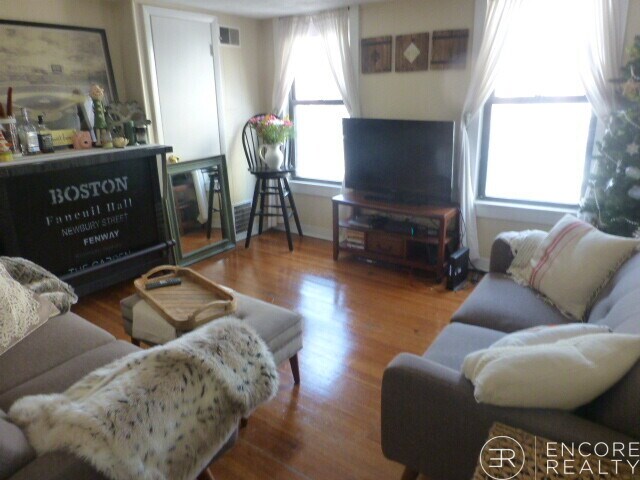 Photo - 238 Cambridge St Unidad 2